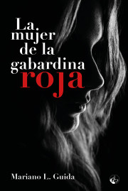 La mujer de la gabardina roja